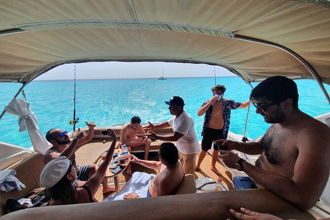 4 hours - Private 48ft Yacht all inclusive in Tulum and Playa del Carmen - Setting out from Puerto Aventuras