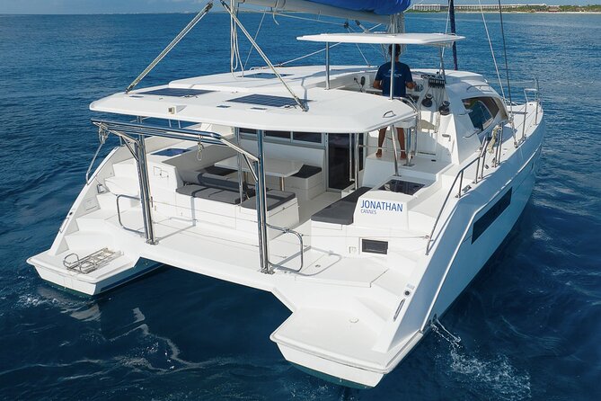 4H Lux 40' Catamaran All-Inclusive in Tulum and Playa del Carmen. - Troll fishing and a lunch prepared aboard