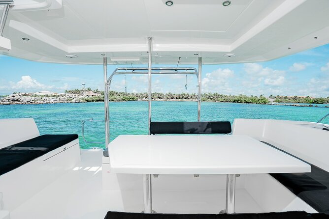 4H Lux 40' Catamaran All-Inclusive in Tulum and Playa del Carmen. - Drinks, music, and the feel of the boat