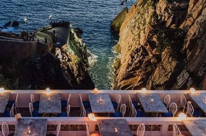 Acapulco Cliff Divers at Night - Small details that can improve your night