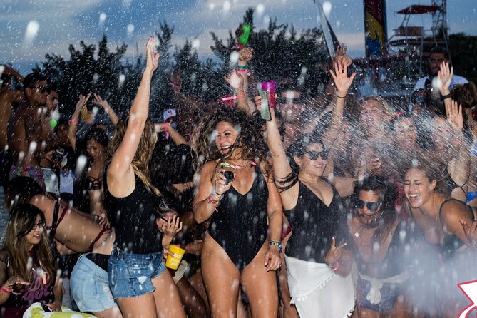 Adults only Hip Hop Sessions Boat Party Cancun - The first minutes on board