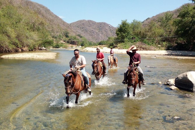Aguas Termales a Caballo - From Puerto Escondido to San José Manialtepec