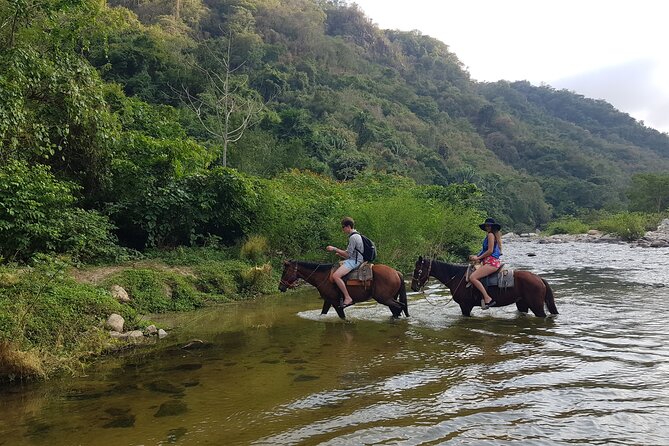 Aguas Termales a Caballo - The Hot Springs Beside the Cool River
