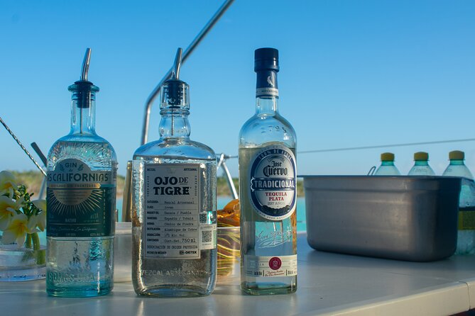 Bacalar - Gourmet Tour in Private Catamaran with Cocktails Included - What the crew adds to the experience