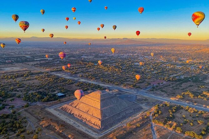 Balloon flight + Breakfast in cave + Pyramids + Pick up CDMX. - Sunrise above Teotihuacan is the main event
