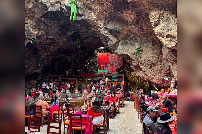 Balloon flight / Breakfast in the cave / CDMX pick-up + Pyramids - The landing toast and flight certificate