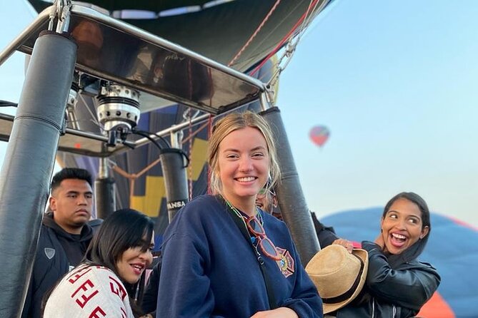 Balloon flight with breakfast in Cave and Pyramids tour from CDMX - Tastings, obsidian, and the extra stops