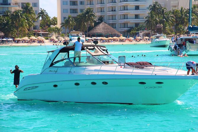 Beautiful Yacht SeaRay 48ft / 15PAX 25P16 - Drinks, music, and the practical comforts