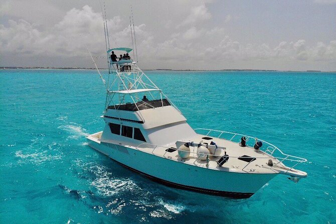 Biggest Luxury Yacht Boat Best in Cancun up to 28 pax - Leaving Marina V&V Near Punta Sam