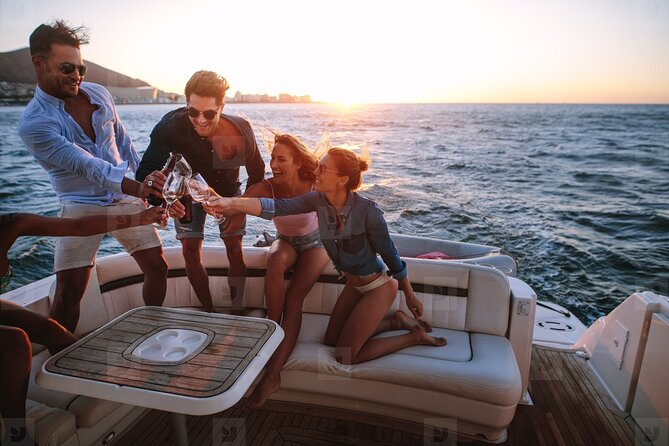 Cabo Arch Sunset Yacht Tour - Dinner & Drinks — Up to 18 Guests - Dinner on board: ceviche, fajitas, and casual service