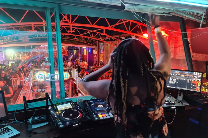Cabo Bar Crawl - The BEST Bar and Clubs in Cabo - What this Cabo crawl is really selling