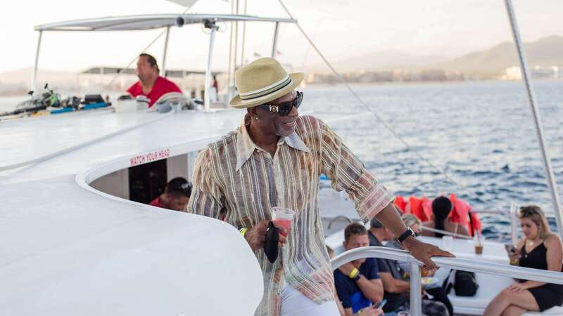 Cabo San Lucas: 2 Hour Sunset Cruise with Food and Wine - Food, wine, and the open bar