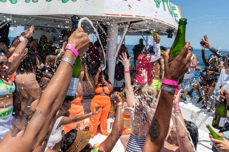 Cabo San Lucas: Hip Hop Boat Party with Unlimited Drinks - The first drinks and the live DJ
