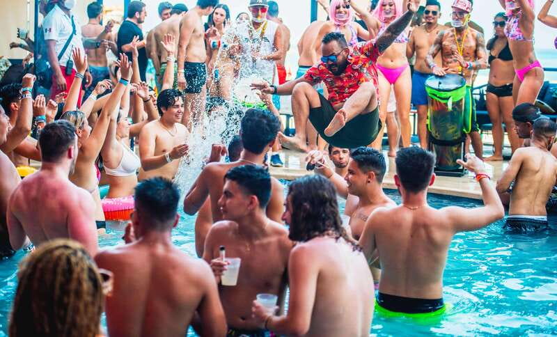 Cancún: Coco Bongo Beach Party Experience - My take on the $50 price