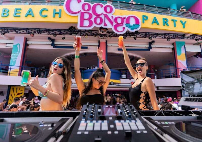 Cancún: Coco Bongo Beach Party Experience - White sand, Caribbean water, and the party setting