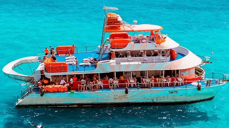 Cancun: Isla Mujeres Full Day Dancer Cruise - One hour at Zaza Yacht & Beach Club