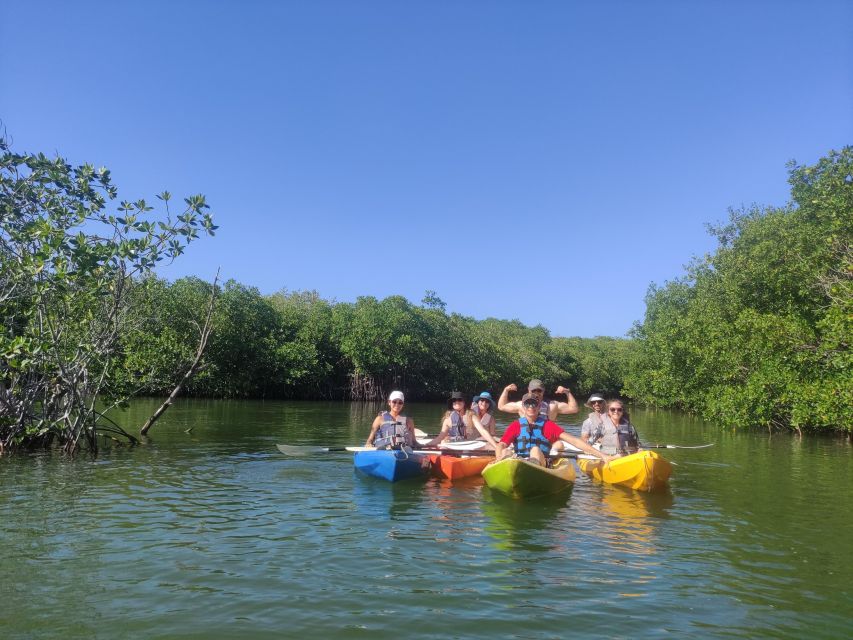 Cancun: Kayaking Tour in Nichupte Lagoon - A rest stop with fruit and photos