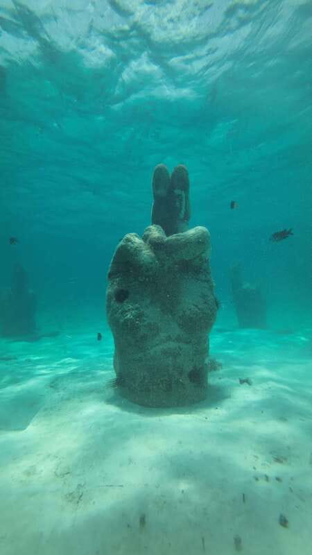 Cancun: Snorkeling Boat Tour with Gear - Finding turtles in a protected-feeling secret spot