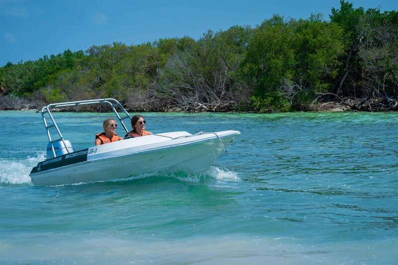 Cancun: Speedboat tour to a Virgin Beach - The 45-minute transfer from Cancun