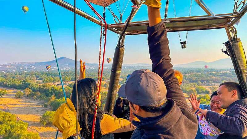 CDMX: Teotihuacan Balloon Flight with Optional Pyramids Tour - What the guides add to the experience