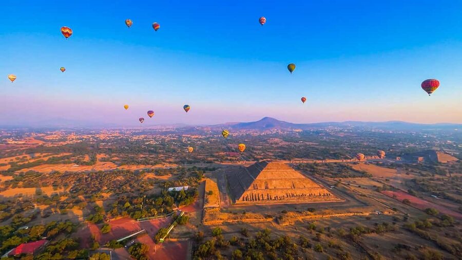 CDMX: Teotihuacan Hot Air Balloon with Breakfast - The balloon flight above Teotihuacan