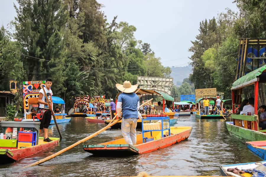 CDMX: Xochimilco, Coyoacan, Frida Kahlo Museum & Murals Tour - Casa Azul requires the right booking choice