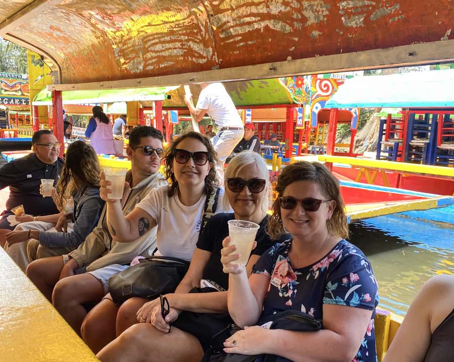 CDMX: Xochimilco Trajinera Party, Drinks, Mariachi & Tacos - Tacos provide the finish