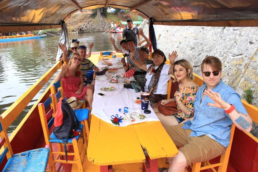CDMX: Xochimilco Trajinera Party, Drinks, Mariachi & Tacos - The price and what it really covers