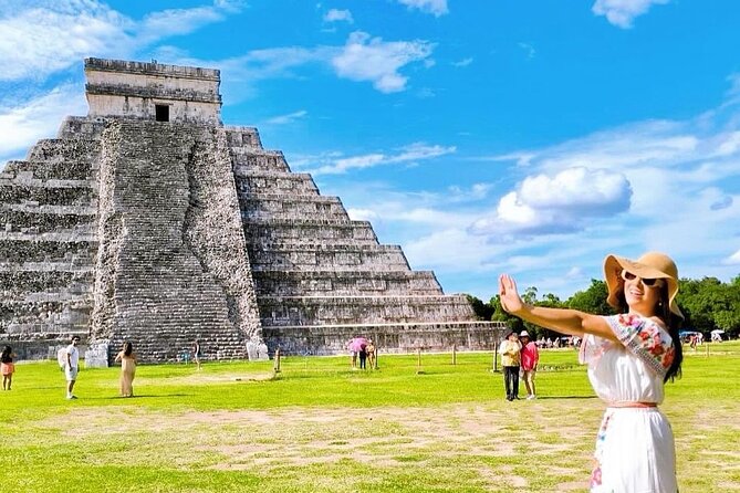 Chichén Itzá, Cenote Suytún & Cenote Ik-kil Expedition - Hotel pickup and the long road west