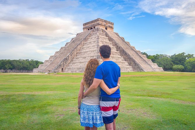 Chichen Itza Deluxe Valladolid and 2 Cenotes - Shopping stops can change the feel of the day