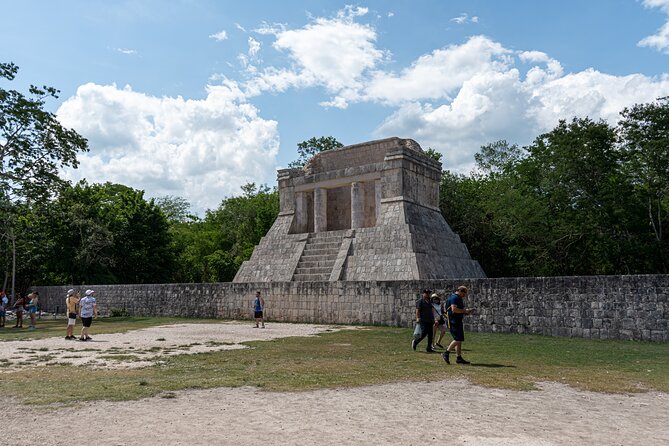 Chichen Itza Early Access Private Tour with Buffet Lunch - A Mexican buffet at Real Mayab