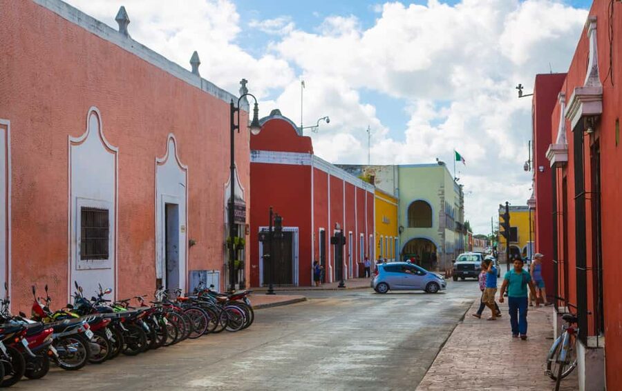 Chichen Itza: Guided Tour with Valladolid & Cenote Chichikan - The road from Cancun to Chichen Itza