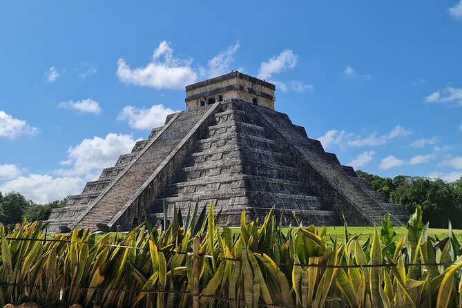 Chichen Itza Private Tour VIP - Valladolid brings food and colonial streets