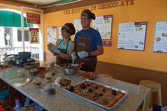 Chocolate and truffles workshop - Filling bonbons and shaping truffles