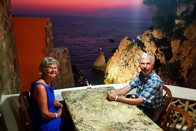 Cliff Diver De Luxe with Different Options at "La Quebrada" - Why La Quebrada is Acapulco’s essential evening show