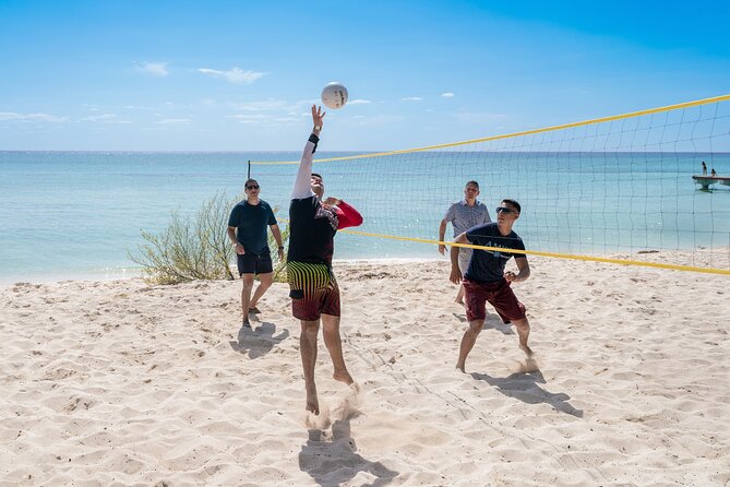 Cozumel: KUZÁ Beach Pass with Buffet, Open Bar & Activities - Check-in and finding your place
