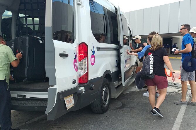 Cozumel: Shared Transfer from Airport to Hotel - Shared does not always mean crowded