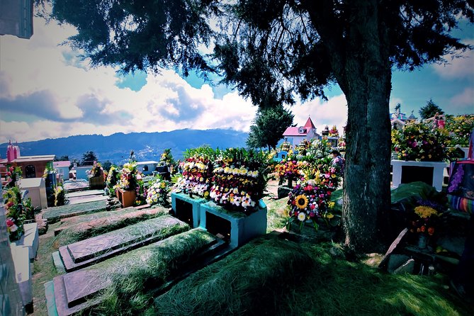 Customs of indigenous villages of Chiapas - The Chamula cemetery and Day of the Dead traditions
