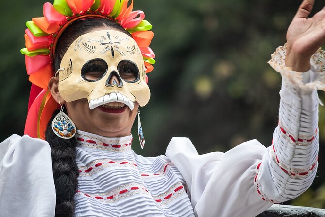 Day of the Dead Tour in Mexico City - The cemetery after dark