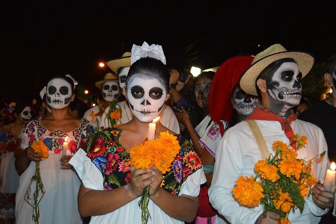 Day of the Dead Tour in Mexico City - Xochimilco by trajinera