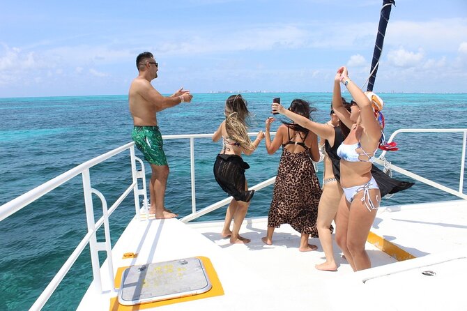 Deluxe Catamaran to Isla Mujeres with Open Bar from Cancun - The extra MX$800 fee and the real price