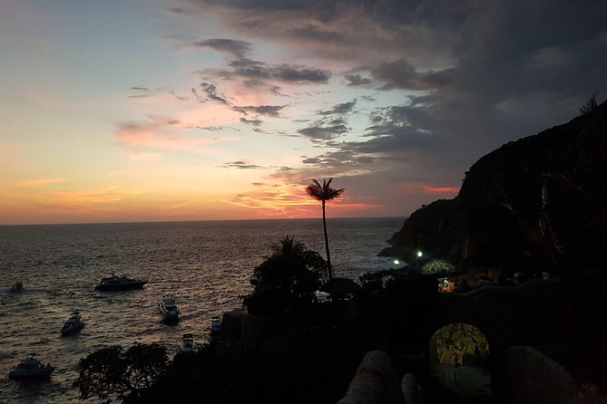 DeLuxe Cliff Divers+Sunset Exhibition byNight w/Different Options - Dinner, drinks, and the real value of the package