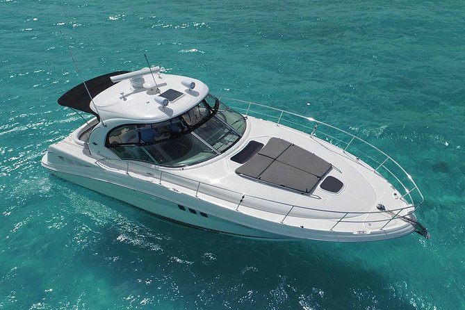 Deluxe Private Boats - 40 ft Sea Ray - A shallow-water stop at the island’s far end