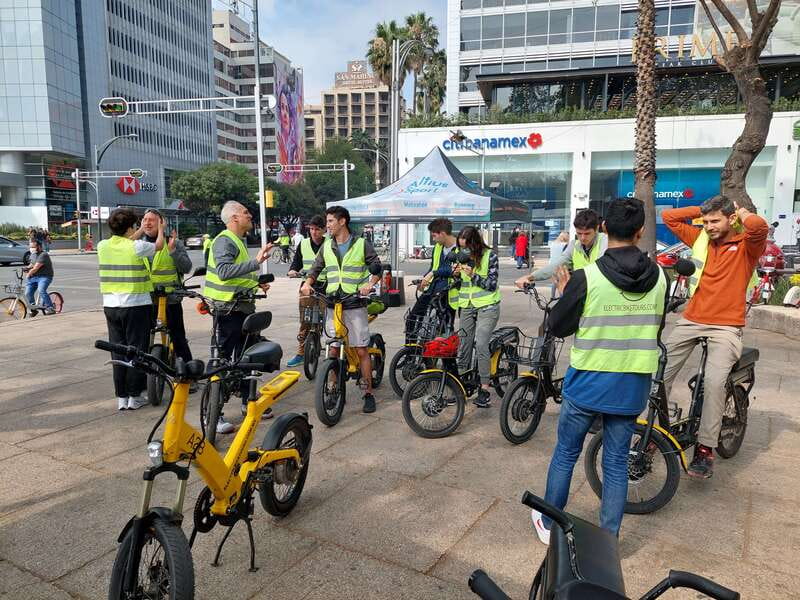 Electric Bike City Tour with a taco stop. - Reforma, Polanco, and the value of choosing Sunday