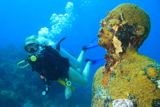 For certified Divers Experience the Under Water Museum and the Manchones Reef - What happens before the boat leaves