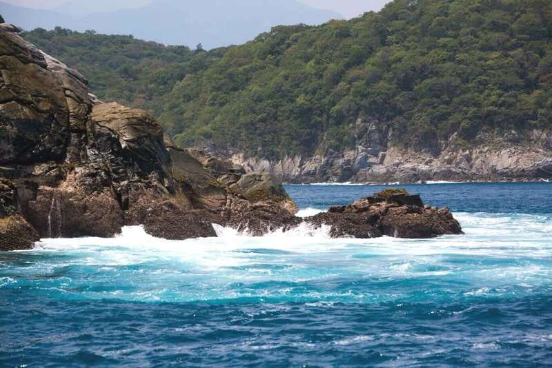 From La Crucecita: Private Huatulco 7 or 5 Bays Boat Trip - Swimming and snorkeling in clear water