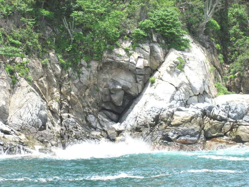 From La Crucecita: Private Huatulco 7 or 5 Bays Boat Trip - Leaving La Crucecita for the Huatulco coast