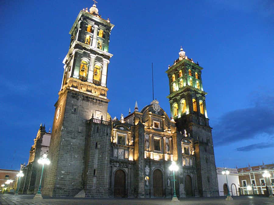 From Mexico City: Puebla, Cholula and Tonantzintla Day Trip - The early road to Cholula and the volcano view