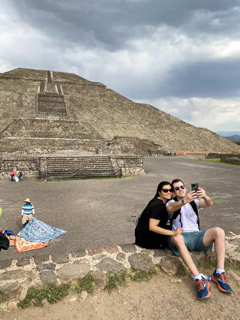 From Mexico City: Tour of Teotihuacan and Basilica of Guadalupe - The optional buffet lunch