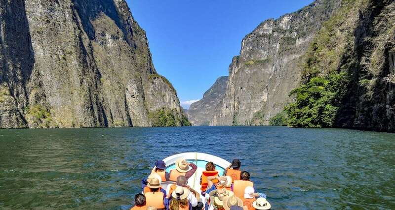 From San Cristobal: Sumidero Canyon & Chiapa de Corzo Tour - The 100-minute boat ride inside Sumidero Canyon